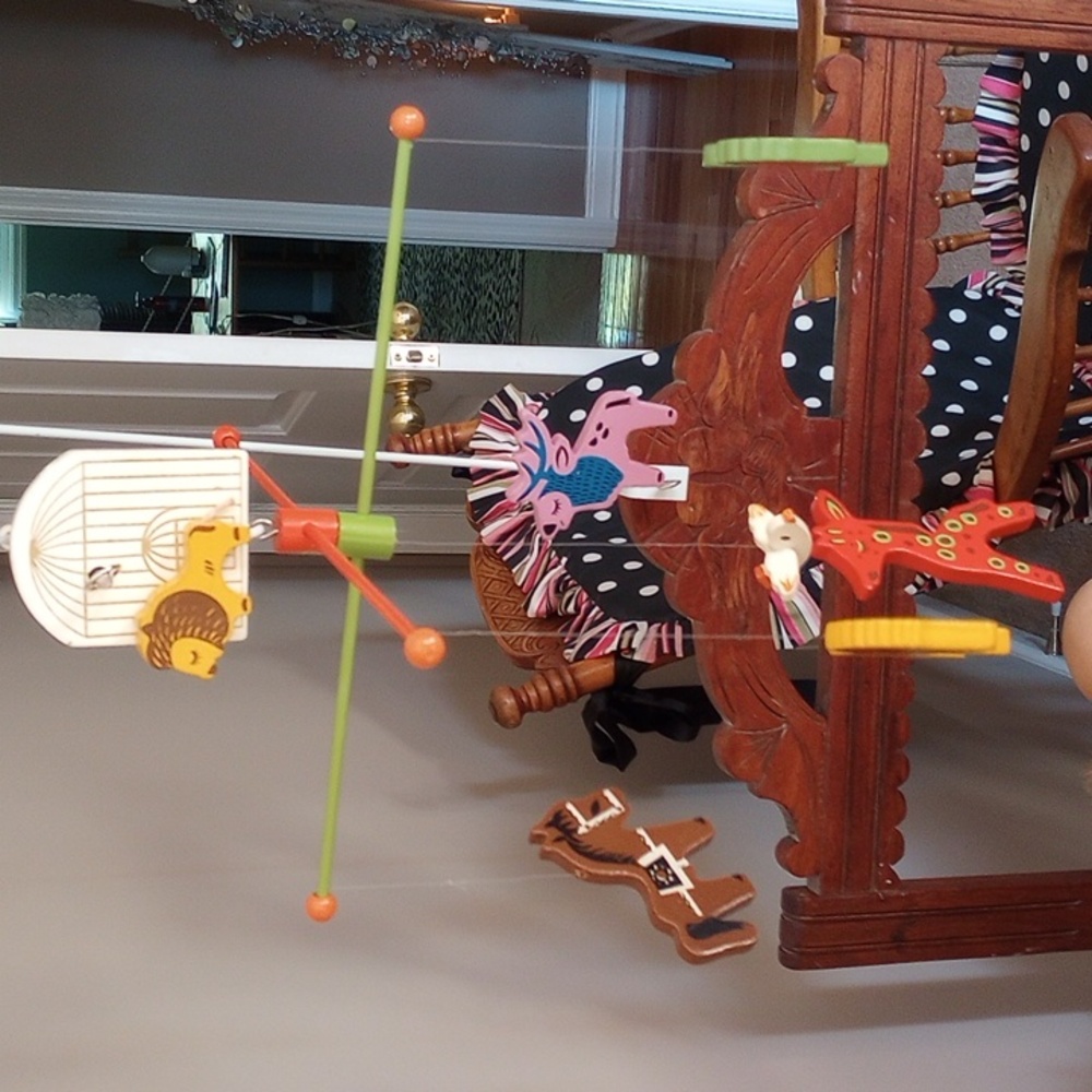 Vintage Baby Bed Mobile for Babies With Music Box - Picture 12 of 12